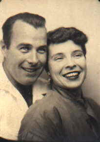 dedicatedmomdad1c.jpg (7000 bytes)
